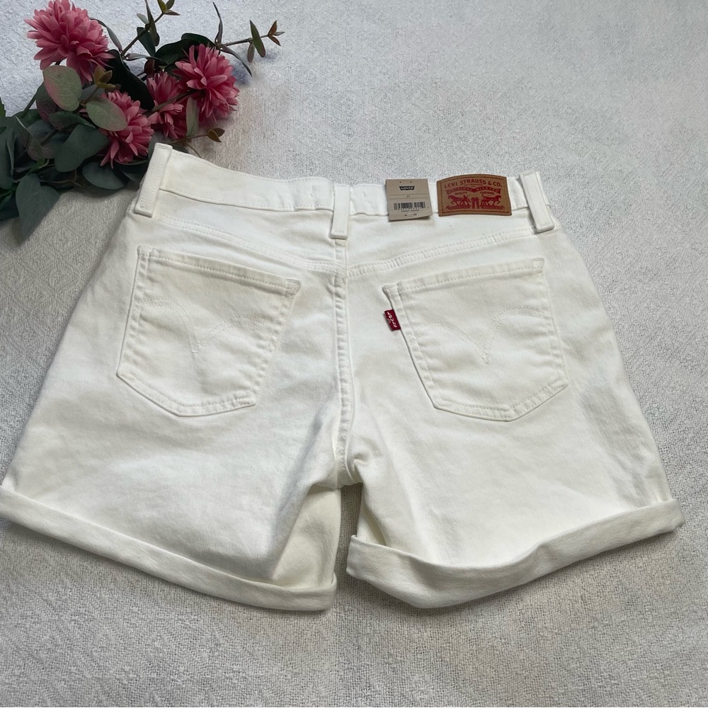 Levi's White‎ Denim Shorts with Mid Waist~ Size W 27 **NWT~ Summertime - Picture 11 of 12